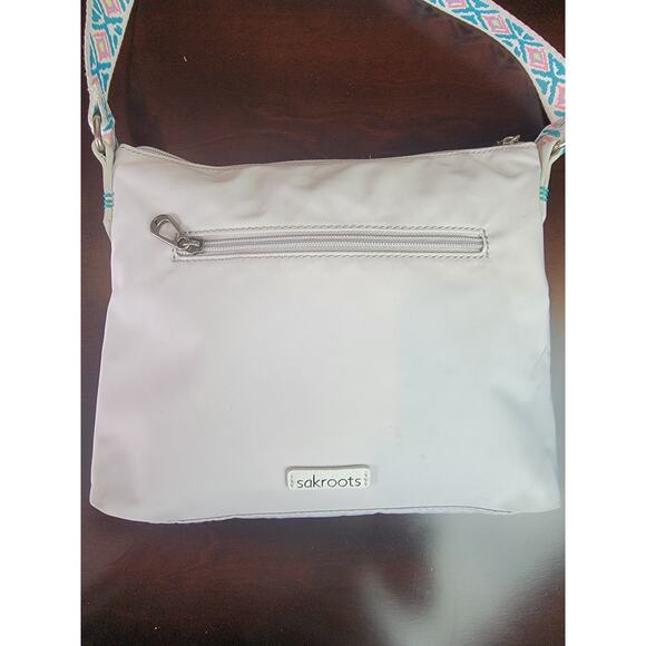 Sakroots Basic Artist Circle Light Grey‎ Crossbody Travel Purse - Picture 8 of 16